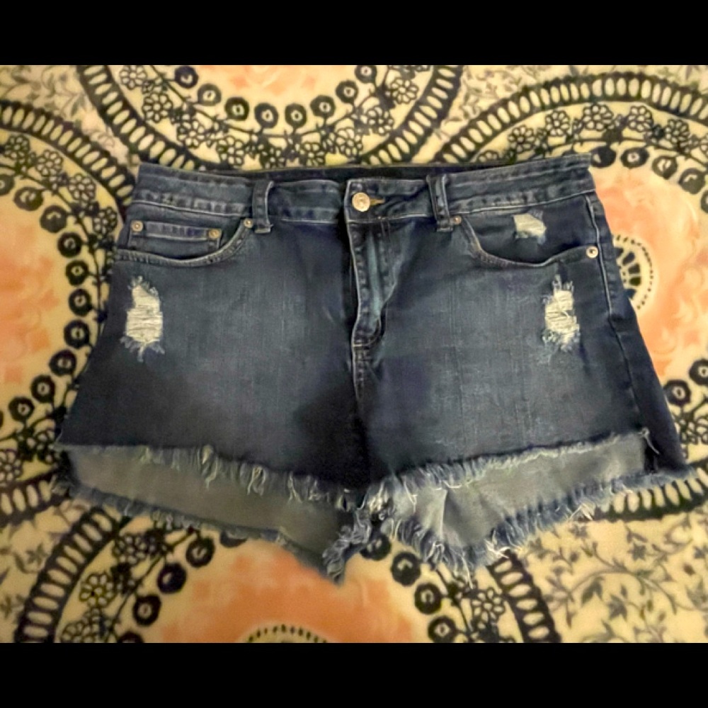 Destroyed Jean shorts
